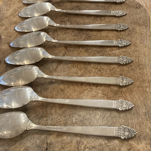 Vintage | Set of 8 King Cedric Silverplate Teaspoons by Oneida Silver